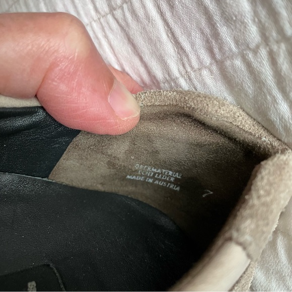 Paul Green neutral color leather/suede sneaker w/elastic tie - Picture 8 of 8